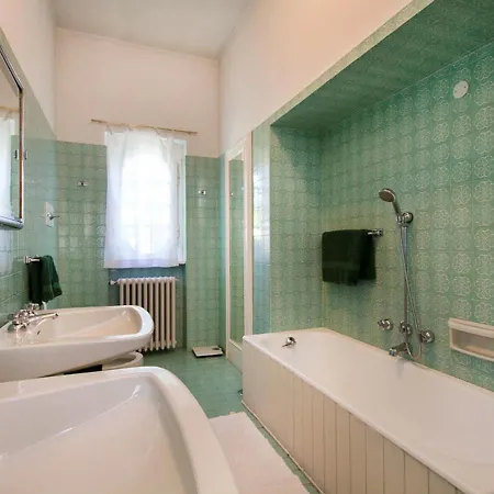 Sleeps 12 Pool Wifi Villa