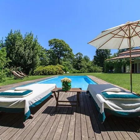 Sleeps 12 Pool Wifi Villa