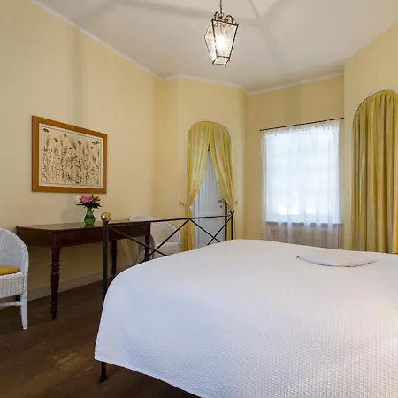 Sleeps 12 Pool Wifi